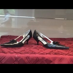 Elegant kitten heel pumps made in Italy